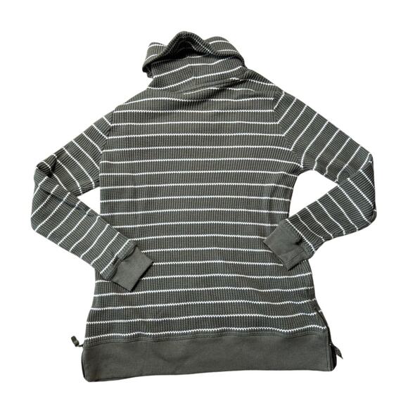 L.L. Bean Thermal Turtle Neck Shirt/Sweatshirt, Women's Large, super soft; Green - Picture 2 of 10
